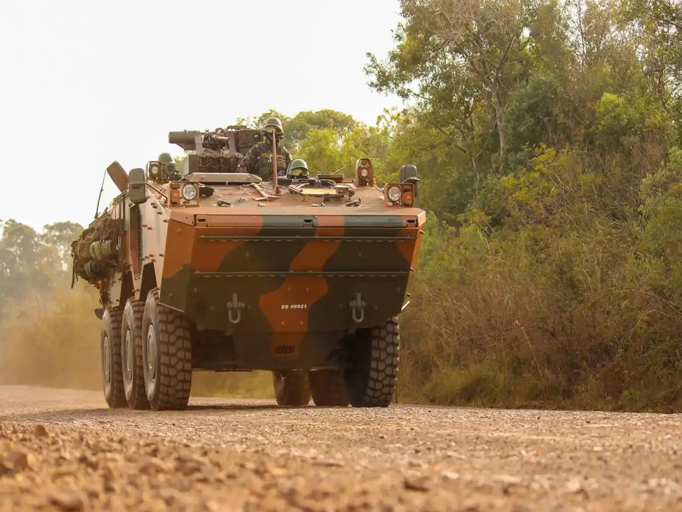 VBTP-MR Guarani Brazilian 6x6 Amphibious Armored Personnel Carrier (APC) (B)